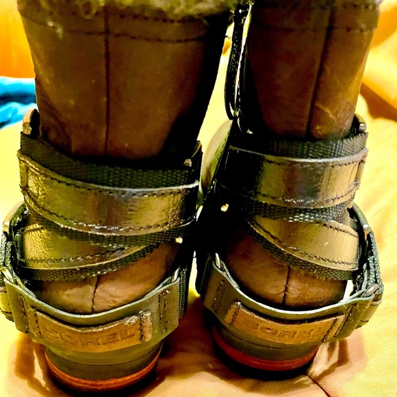 Sorel waterproof low heeled leather boot with sorel strap embellishments - Picture 5 of 10